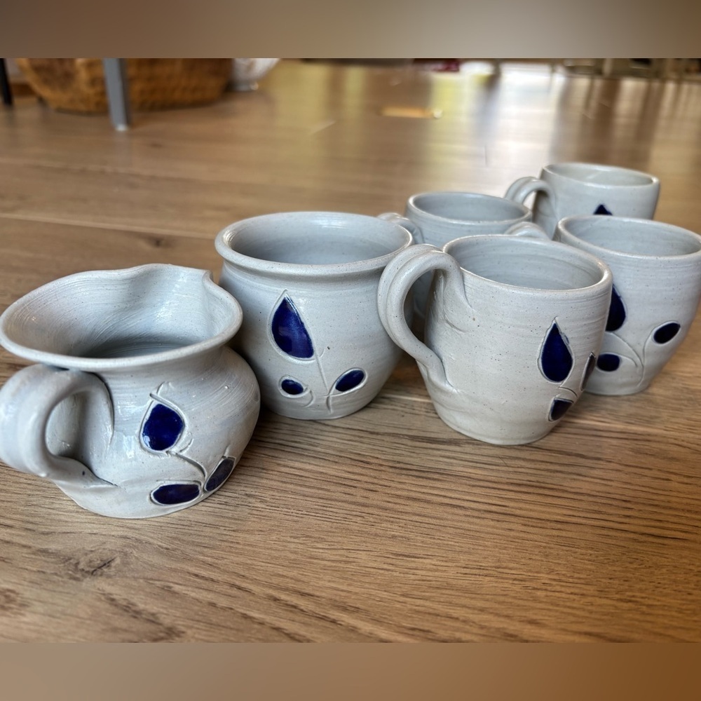 Williamsburg Pottery Espresso Creamer and Sugar Set - Picture 2 of 6